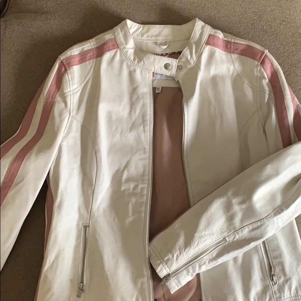 Women’s jackets leather jacket no rips no tears
